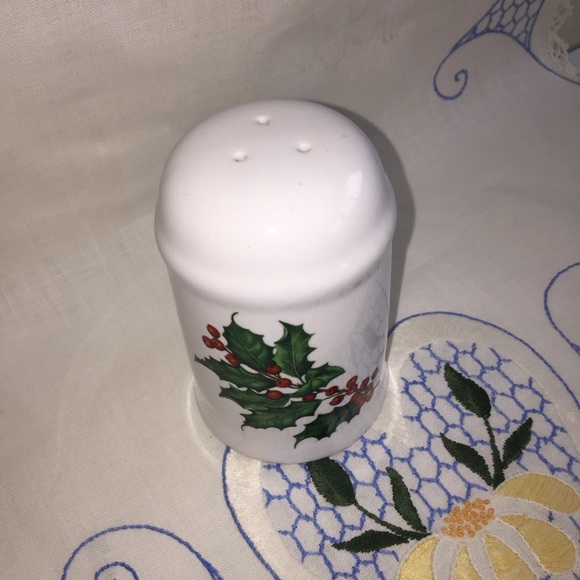 Beautiful Set of Salt&Pepper Shaker by Hallmark - Picture 5 of 5